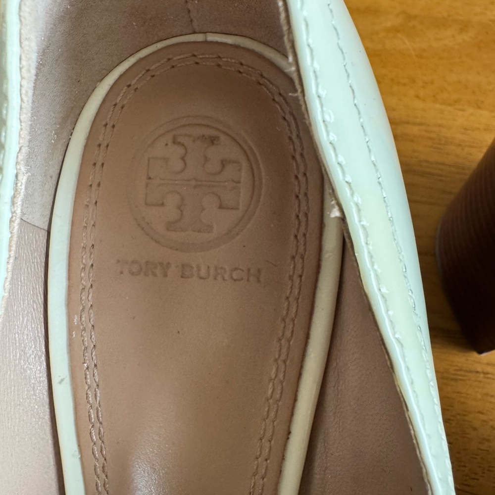 Tory Burch Sz 9.5 MGemini Ivory Patent Leather Pumps Heels Shoes - Picture 3 of 7